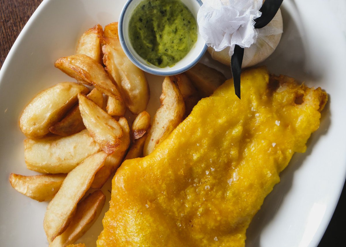 cadizedinburgh's tweet photo. Everybody’s favourite...proper fish and chips!👌 https://t.co/wMKkETqC2b