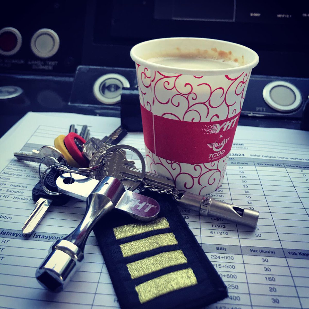 seyit_sahinkaya's tweet photo. #machinist #machinistlife #traincaptain #highspeedtraindriver #highspeedtrain #myfellow #dailyphotos #kayseriansontheroad #travel #ankara #istanbul #keeptomemories #seyitsahinkaya @a_yildirim38 https://t.co/22UdDSoDZU