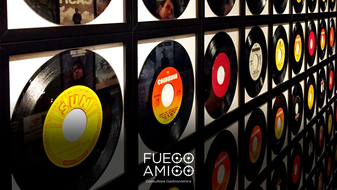 #GastroTips | Hoy vamos a hablar de música 🎵🎶

Son muchos los restaurantes que no ponen música en su restaurante, pero te recordamos que...

💡Una selección de música acorde a la atmósfera y el público objetivo de un restaurante, puede incrementar sensiblemente el ticket medio
