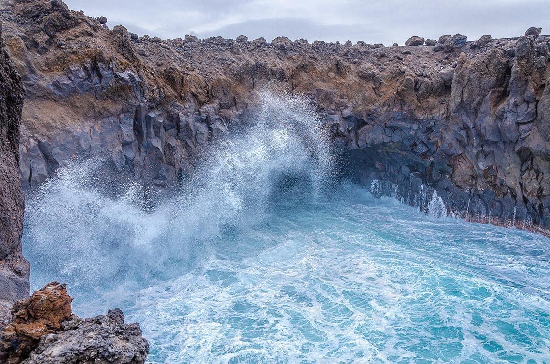 LanzaroteWorld's tweet photo. Here you can feel the power of nature and its elements.
.
#nature #power #sea #sky #wind https://t.co/dEz7ZG0cll