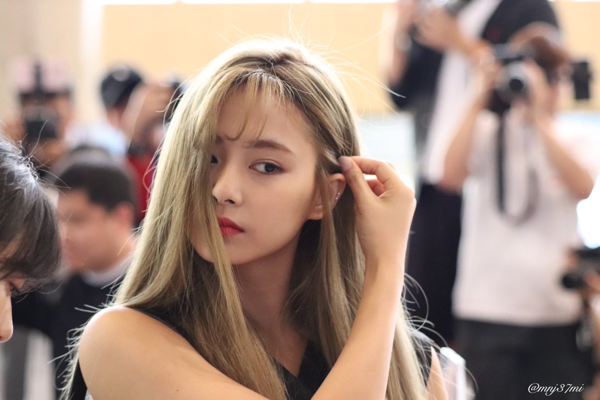 ツウィちゃん肌が黒い方だから明るい髪色は似合わないです明るく 染めません って一時期言ってたけど顔面があっぱれ過ぎてそんな事気にならないし実際ハイトーン似合っててめちゃめちゃ可愛い