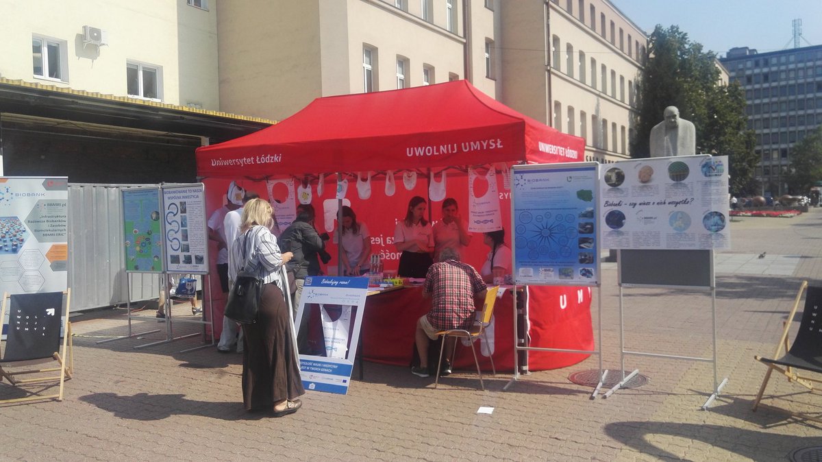 LodzBiobank's tweet photo. Konferencja z udzialem Pana Prezydenta @ViceWieczorek, Rektora Uniwersytetu lodzkiego @unilodz oraz Kierownika i Lidera Biobankowaniu @LodzBiobank już za nami. Teraz Łodzianie mogą zobaczyć i poznać czym jest #biobankowanie, jak można oddać ślinę do #Biobanku. 
Zapraszamy ;) https://t.co/XsZfcosUrb
