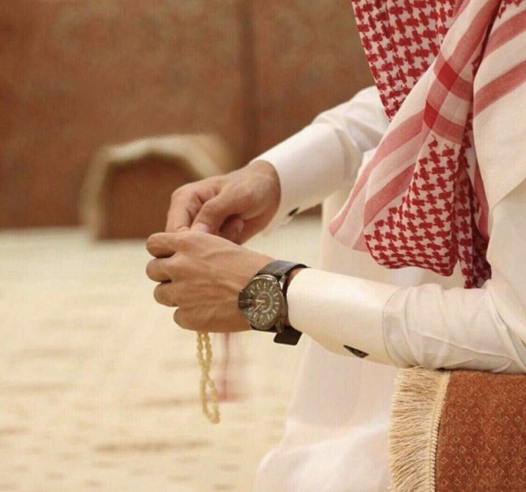 ali_amry22500's tweet photo. حبه سكن بالقلب ثابت ومرهون
ومن زود حبي له نظمت القصايد

فيها القوافي تعتلي ابعد ولحون
ولبستها   جيد  القصايد  قلايد https://t.co/kXSL365ErN