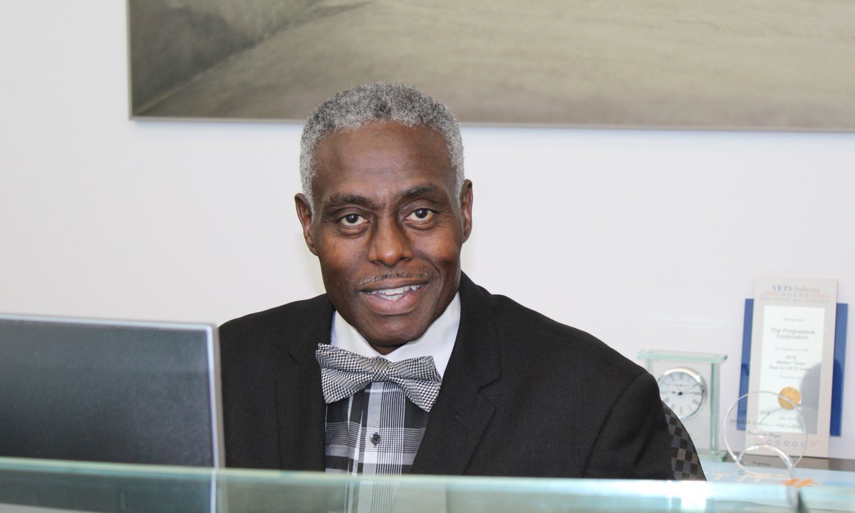 PGRCareers's tweet photo. Today might be #NationalBowTieDay, but you’ll find #PGRemployee Ron, security receptionist and conveyor of the Bow Tie Tuesday tradition, representing every week in our #Cleveland Campus I Visitor’s Center. Thanks for all you do, Ron! #LifeAtProgressive https://t.co/ZSHueggV6m
