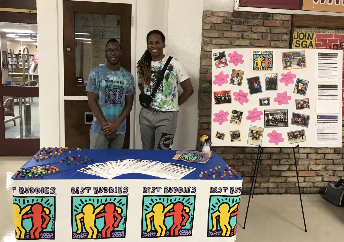 monfortekm's tweet photo. CCHS Best Buddies officers workin it last night at Open House! #InclusionIsOurFinishline #CougarPride @CreekMagnet @Creek_BB @BestBuddiesFL https://t.co/AE9Hh6c7wM