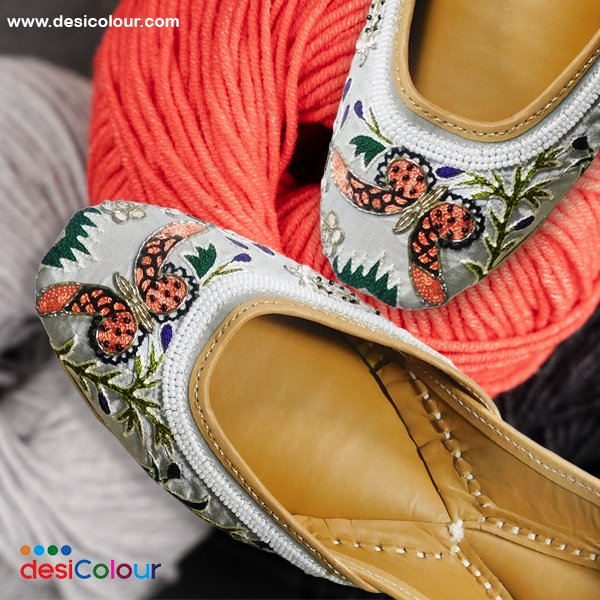 ColourDesi's tweet photo. Flaunt with desiColour Designer Punjabi Jutti
Get 25% FLAT discount on latest Collection of Punjabi Jutti
https://t.co/QpxJ8Hvpcr
#Punjabijutti #designerjutti #Sale #megasale #leather #slippers #footwear #ladiesfootwear #sale #trending
Coupon Code : AUG25
Happy Shopping !!! https://t.co/Xv8d5nE7dt