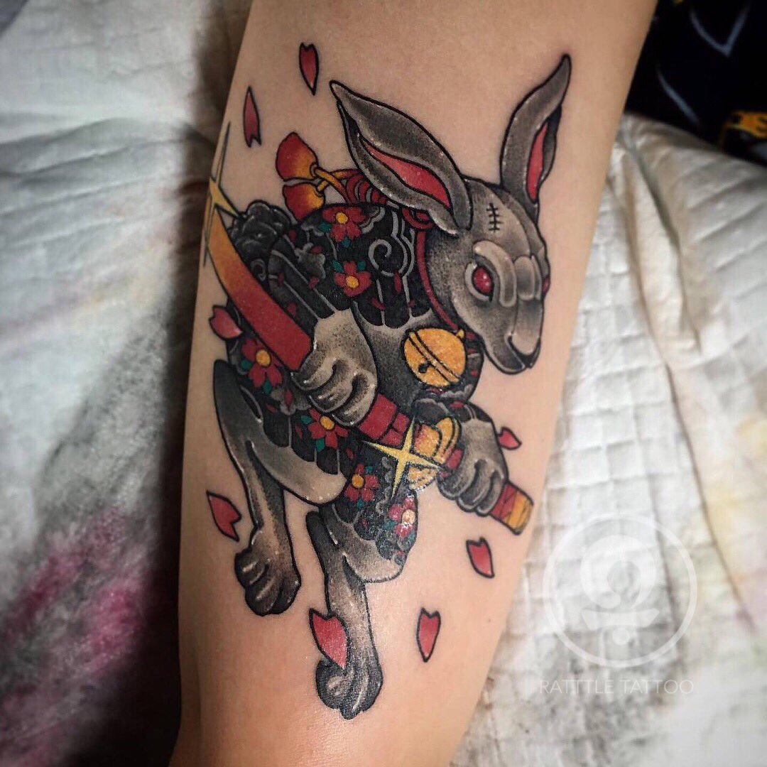 RattleTattoo's tweet photo. ขอบคุณน้องมะขามมากๆครับ ☺️🙏🏻  เราดีไซน์แบบใหม่ขึ้นเพื่อลูกค้าโดยเฉพาะ   นะครับ
Design By Fang
https://t.co/Y91rIP7djA
#tattoo #bangkok #tattoobangkok #rattletattoo
 #tattoostudio #tattooshop #trainnightmarketsrinakarin  #flashstyle #japanesstyle #flashwork #rabbittattoo https://t.co/IQTjFWTKMp