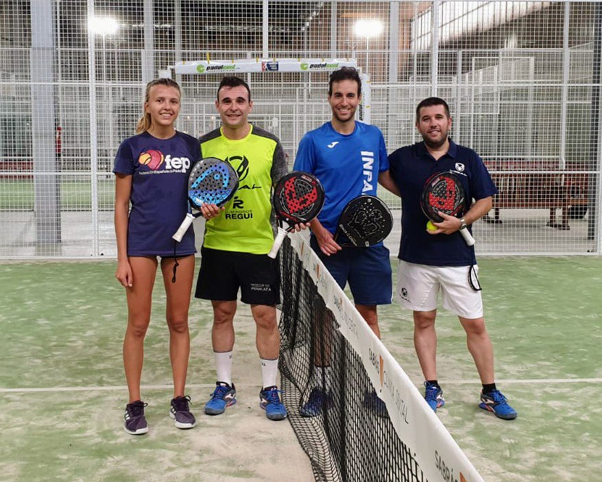 Seguimos sumando hoy entrenamiento con Luis Vergara, Alberto Laguna y Leyre Baldellou, último partido preparatorio para el Cto España de menores!
Vamos campeona!!! 💪💪💪
<a href="/PadelLasCanas/">Pádel Gym LAS CAÑAS</a> <a href="/ItaroaPabloSemp/">Itaroa Pablo Semprún</a> <a href="/VIRALPADEL/">Viral Padel</a> <a href="/Auto_Mecanicas/">@AutoMecanicas</a> <a href="/AMG_tuabogado/">AMG Abogados</a>