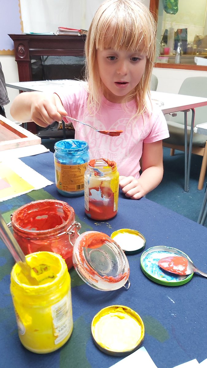 WeAreTrivallis's tweet photo. We also have members of the community getting creative with screen painting. They'll be making a  Penrhys banner which includes some of their favourite things about the village #ProudToBePenrhys https://t.co/oBWdSnE2kI