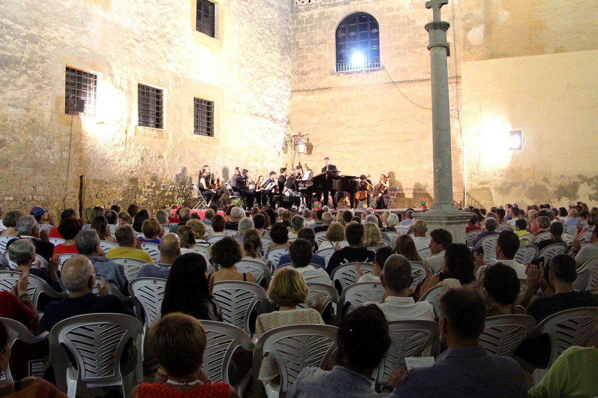 ajAltafulla's tweet photo. 🎼 Tanquem el 32è #FIMAltafulla amb més de 1.200 assistents 😌👏 Nou #èxit d'una de les propostes més esperades de l'#estiu ☀️ al municipi
👇
https://t.co/CQ7tiHi1We https://t.co/MvqahbqiDF