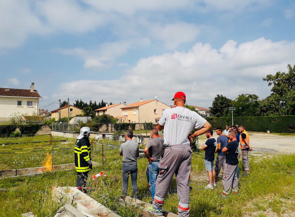 AugustinSebaux's tweet photo. ⁦Dans le cadre de la lutte contre les Dommages sur Ouvrages, @eiffage⁩ est venu participer à une session de sensibilisation aux risques gaz. Merci à eux !
Exploitants de réseau, exécutants ou responsables des travaux: tous engagés ! @grdf ⁦@prefet81⁩ #Tarn https://t.co/VE6g3DQpqq