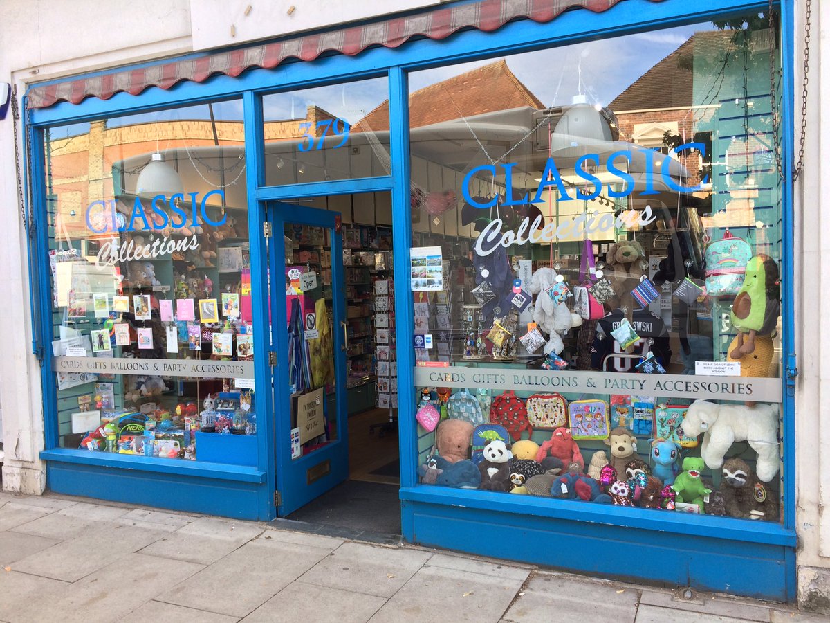 Loads spinners with great product on them Take A view from @UKGreetings and @Woodmansterne blanks available at Classic Collections #Eastsheen #London #Cardgains #DisplayOfTheDay @CyrilService @Justacard1 @greetingstoday @Prog_Greetings