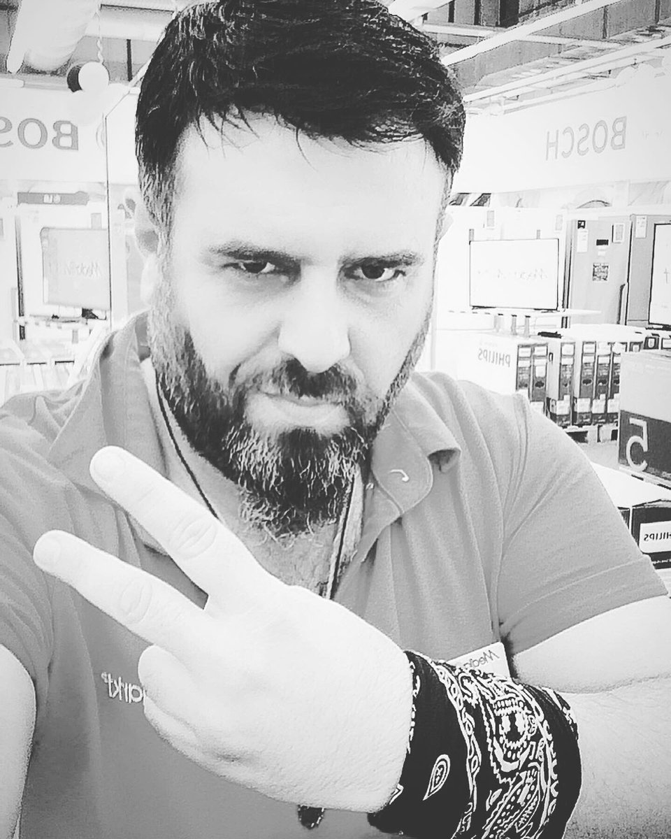 GenjiUmut's tweet photo. Mesai bitimine dakikalar kala selfie’si.. 😉 #adana #m1real #mediamarkt https://t.co/L0h5oglz73
