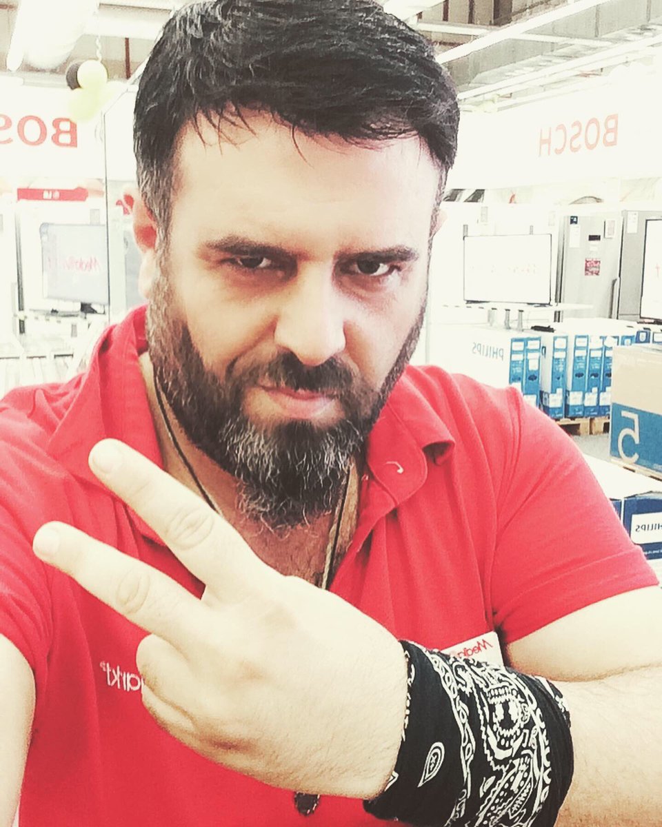 GenjiUmut's tweet photo. Mesai bitimine dakikalar kala selfie’si.. 😉 #adana #m1real #mediamarkt https://t.co/L0h5oglz73