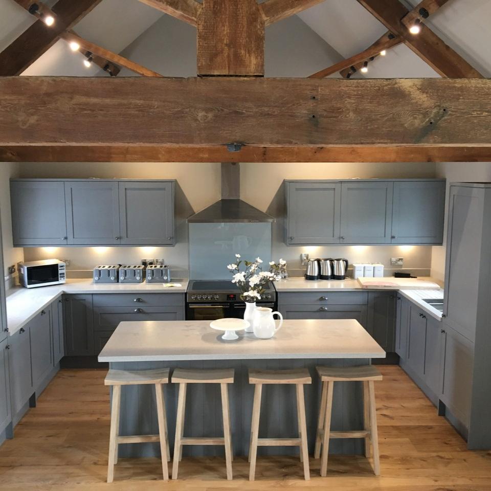 PeakVenues's tweet photo. Happy 1 year Anniversary Manifold Farm!
Completely renovated and refurbished by @nick_marriott_architecture and @peakinsideinteriors we love it! 

#peakvenues #lovepeakstay #wayback #happybirthday #holidaycottages #peakdistict #uniquedistrict #holidaylet #amazingkitchen https://t.co/vLTpCWhlUF