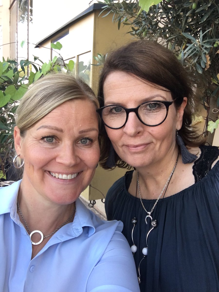 rinne_tanja's tweet photo. Tänään suunnittelua ja some-esittäytymistä ihanimman työparin kanssa. 🧡 #opprivate #pankkielämää #sijoituspäälliköt #opitäuusimaa #opöstnyland https://t.co/rfKFA89acU