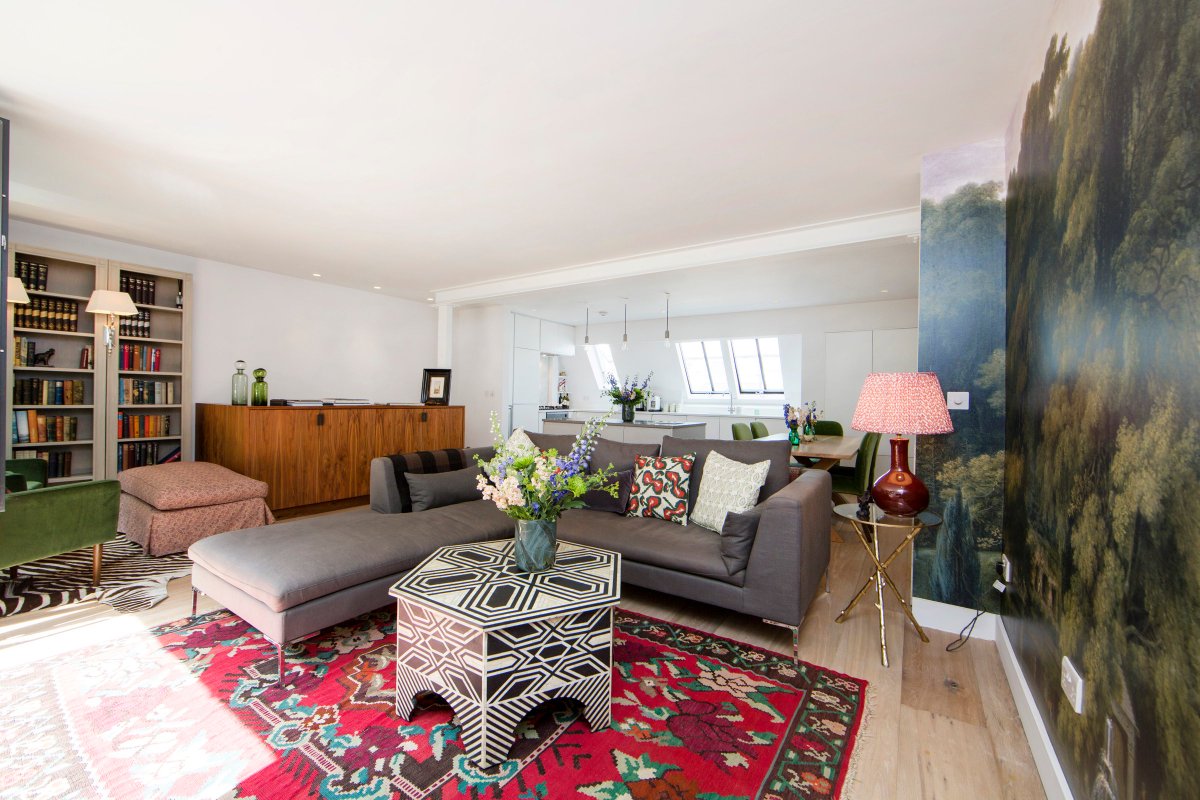 DestLondon's tweet image. The beautifully furnished Porchester Square is now available to rent!🤩 With a balcony, reading area and an open plan reception, this property is perfect for your London retreat.

Click the link in our bio to see more photos and read more information on this lovely maisonette!