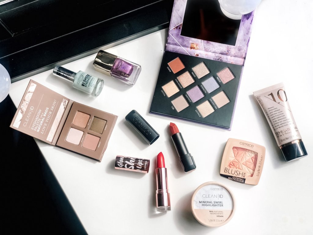 CindyNell's tweet photo. I ❤️ the amazing #CATRICE clean ID eyeshadow palette!!  
If you haven't heard, we now have a 2 metre stand in select @dischem_pharmacies around the country.    😍

📷: @laulcorreia
MUA:  @laeeqa29

 #makeup #beauty #love #makeupaddict 
https://t.co/N9jDklzZp5 https://t.co/mG6p2R01dF