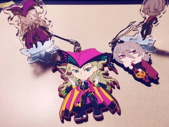 このラバストつけてたら友達に「アマデがサに覆いかぶさってるように見える」って言われました。サイズ比。あとこのシリーズでサも早くだしてほしい。 