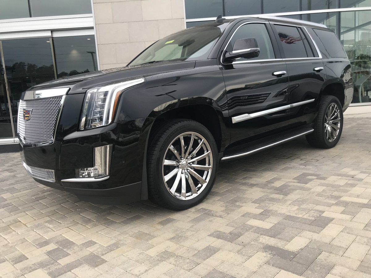 2019 Cadillac Escalade with Vogue VT388 wheels, Vogue SCT2 tires and a chro...