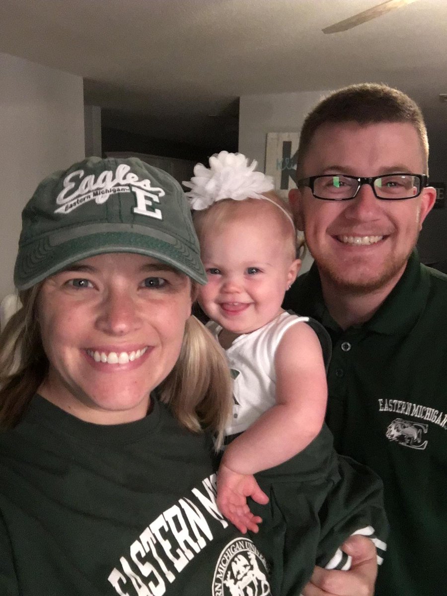 CourtneyKliman's tweet photo. #Kisdcollegecolors #KisdKEEP @WhitleyRoadES Representing Eastern Michigan University &amp; Michigan State University! Go Green! https://t.co/xdpMln9dgR