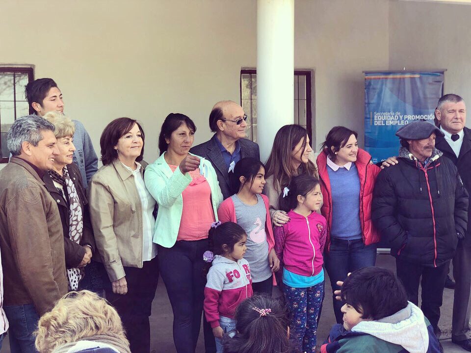 caminosoficial's tweet photo. Estuvimos compartiendo la Erradicación de Viviendas Rancho en un pequeño paraje del Departamento Sobremonte, en las cercanías de Caminiaga! Entregaron 5 viviendas nuevas. Este sábado 11:30 hs por El Doce y todos los días por nuestra página https://t.co/2tsW4fK2hn https://t.co/Mt9ZfS43Y8