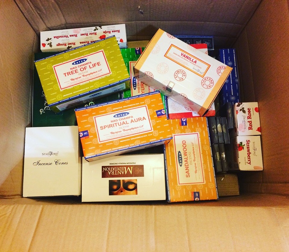 tizzslewes's tweet photo. Unpacking all the smelly things! :) #incense #incensesticks https://t.co/3bUn6DhHqZ