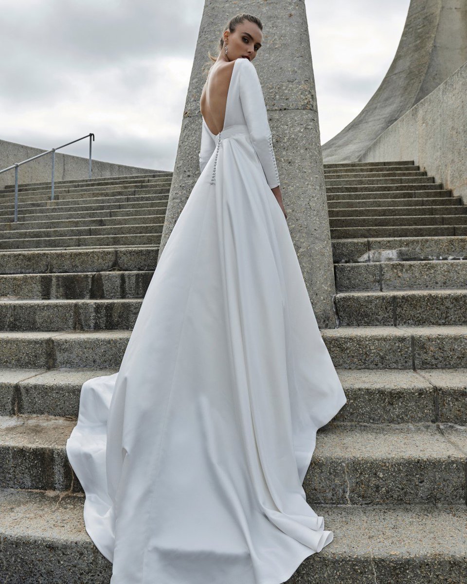 Modernity meets Romance with the 2020 Desire Collection from <a href="/elbethgillis/">Elbeth Gillis</a> (Elene Gown)
Images ~ Jacques Weyers Studio
bit.ly/2ZoePDm #DesireCollection #2020BridalCollection #WeddingGownInspo
#ad