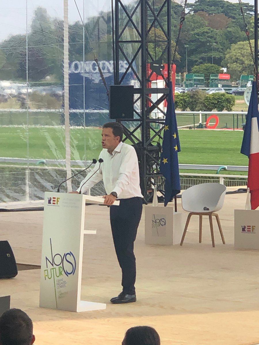 Bravo ⁦⁦<a href="/GeoffroyRDB/">Geoffroy Roux de Bezieux</a>⁩ pour ce discours d’ouverture qui dresse une vision positive pour les entrepreneurs dans un monde complexe. Posture de dialogue avec un rôle majeur des entreprises dans les sujets de société. Dialogue constructif pour l’inclusion <a href="/medef/">Mouvement des Entreprises de France</a>  ⁦