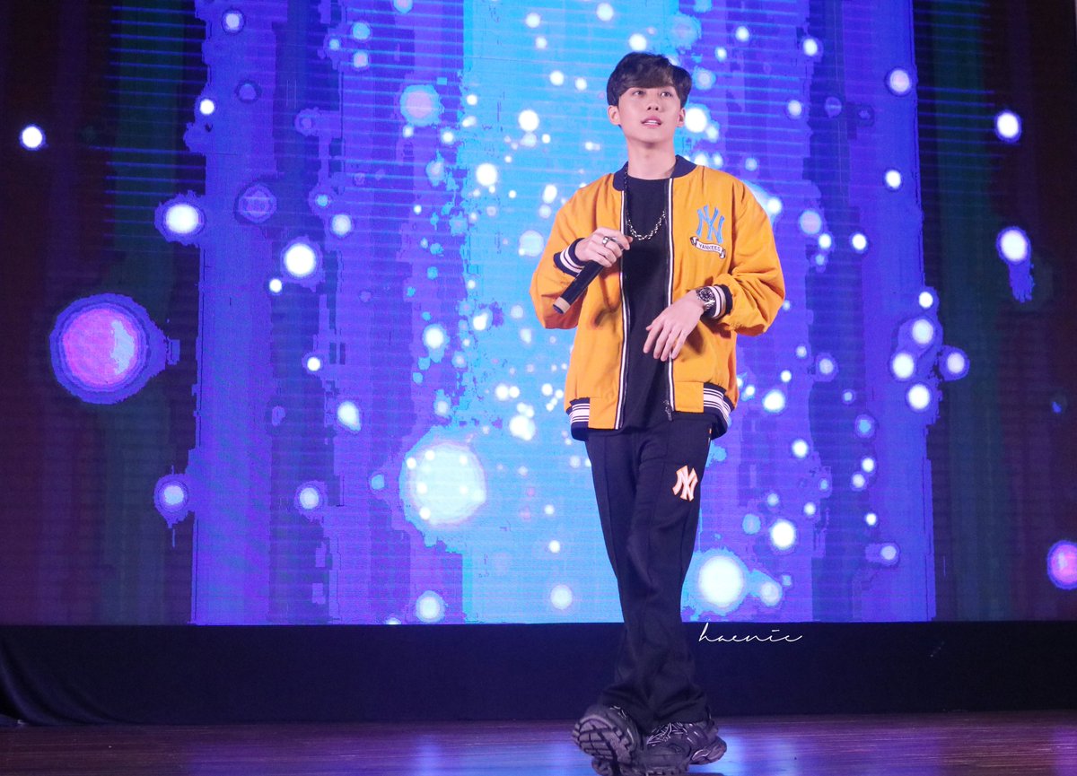 HoangHaenie's tweet photo. 190817 Siwat Don't let me down
#หัวใจศิวัช #MarkSiwat
#MemorywithMark https://t.co/G1Ps9FCDx2