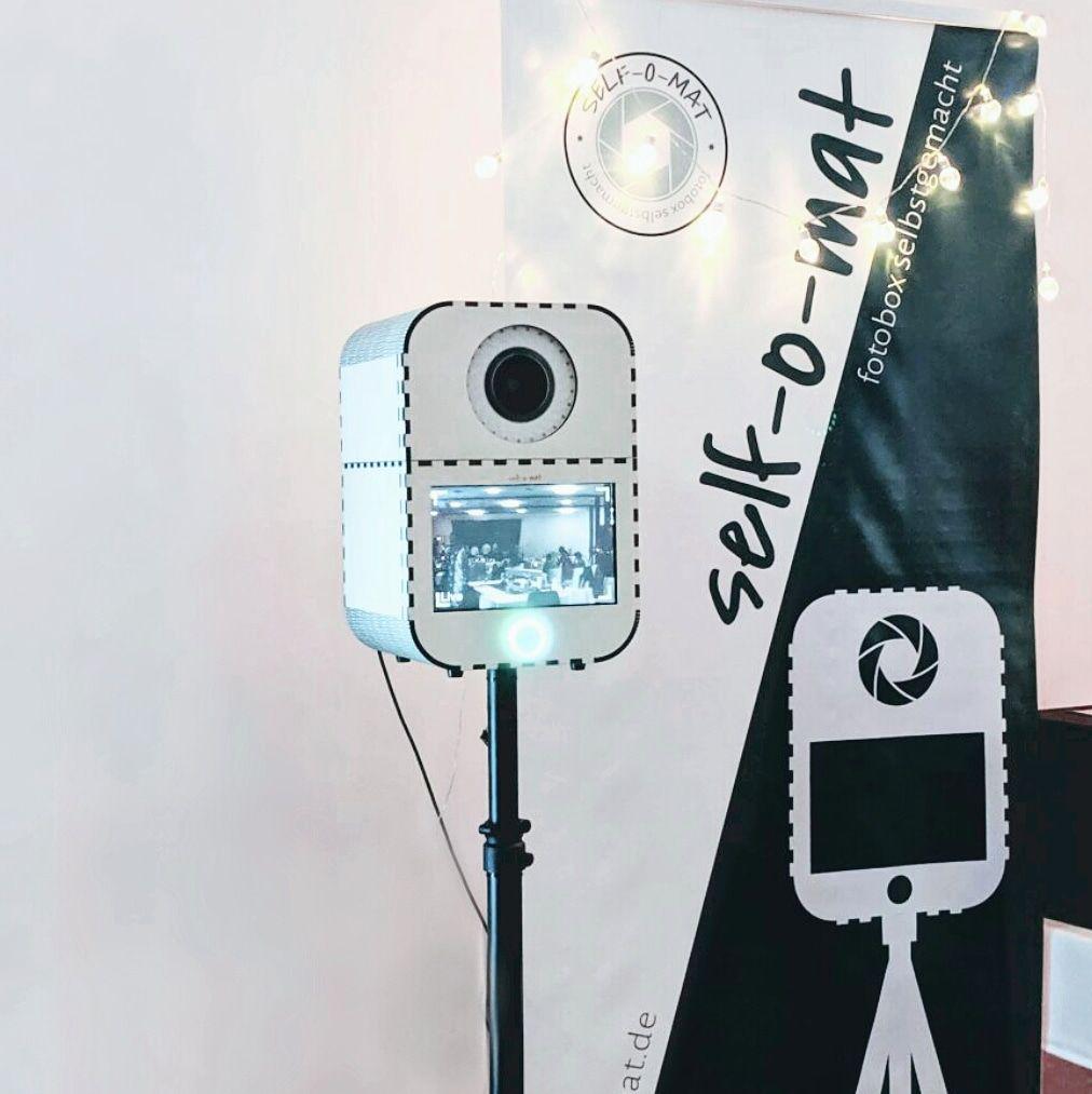 self_o_mat's tweet photo. Ihr sucht noch die perfekte Fotobox für euer nächstes Event? 🤷🏻‍♀️ Schreibt uns ganz unverbindlich &amp; lasst euch beraten☝️oder schaut einfach auf https://t.co/4uZBde2b2R vorbei. Wir freuen uns!

#fotobox #selfomat #photobooth #photography #event #wedding #party #design #lasercut https://t.co/G1l2rtfz05
