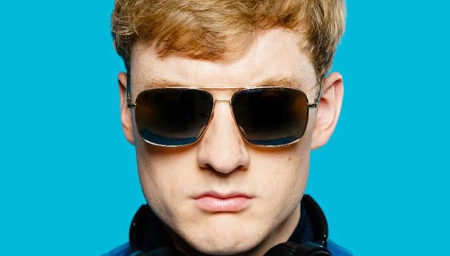 nextupcomedy's tweet image. There are lots of ways to invest in NextUp, including by mistake while eating a toastie 🍞 

“Having looked at NextUp it turns out they’re not the daylight robbers I first imagined them to be.” 

Thanks @JamesAcaster!

LINK: chortle.co.uk/punching-ups/2…