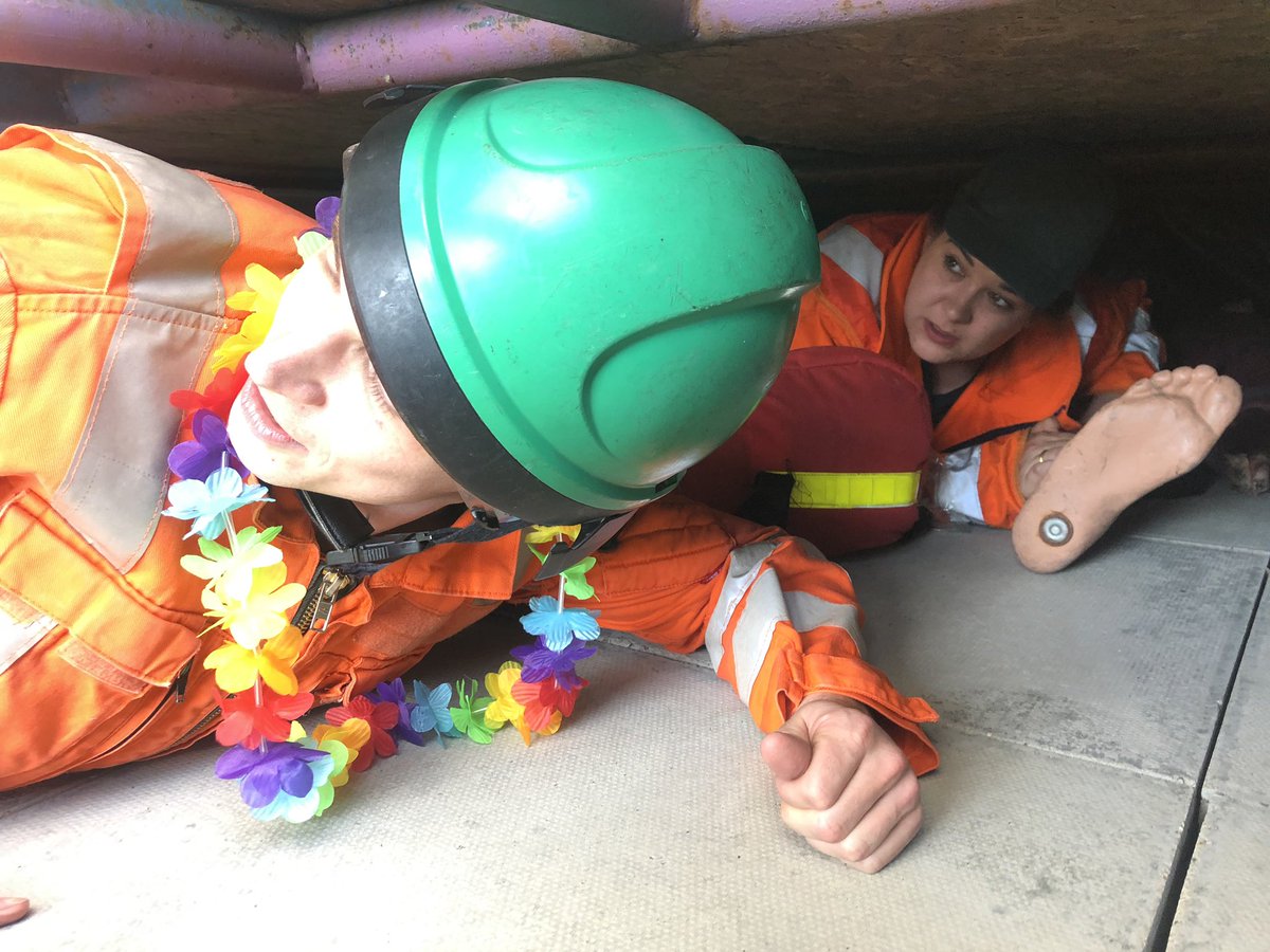 gareth_grier's tweet photo. We’re off, with day 2 of @TraumaMasters summer school. Scenario work on the helipad. Bringing the science to life (or not, depending on how much longer they spend under that bus!) https://t.co/BRt1pRax7C