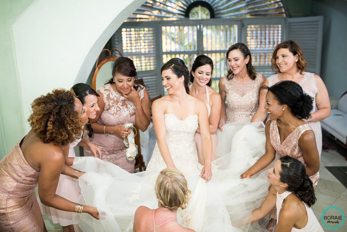 EODevents's tweet photo. We understand the power an event can hold. Events bring people together, whether it be families, friends, or co-workers, or perhaps even people that have never met.🌺This image is from a beautiful wedding we helped bring together in Cartagena, Colombia. https://t.co/2muwwYdn6b https://t.co/CNXgYpBOEy