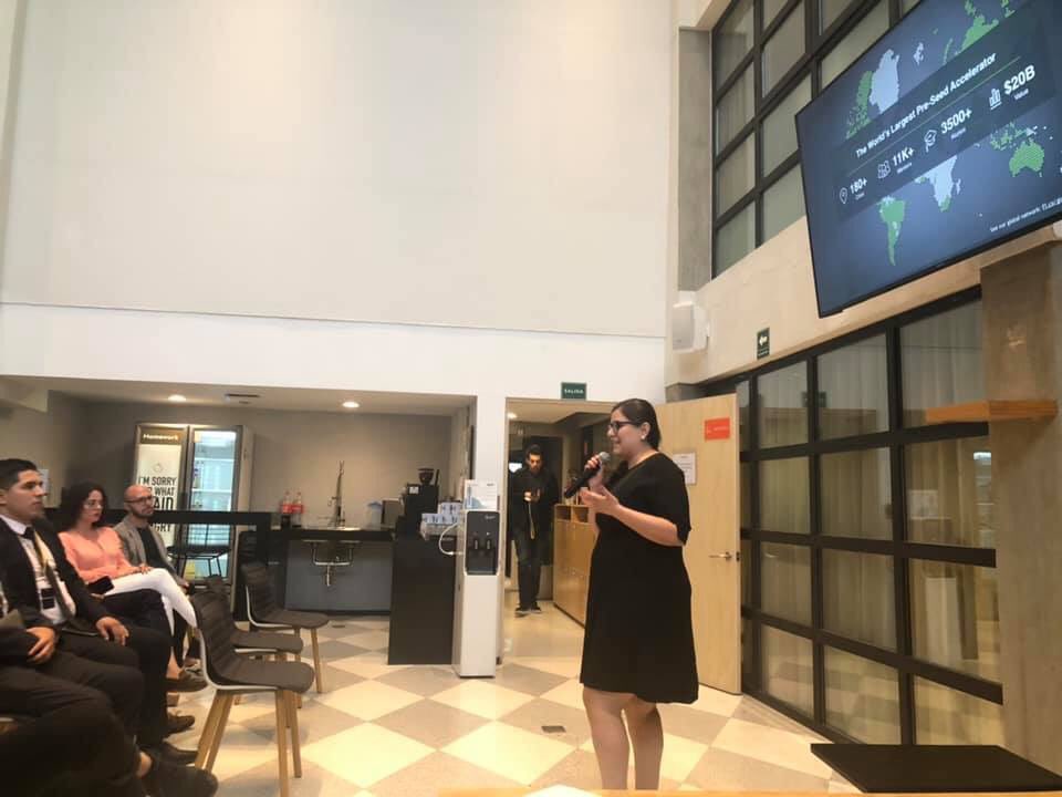 LorenaEmprende's tweet photo. Doing some of the things I like the most... teaching @founding #finternational https://t.co/8INFXfy1LW