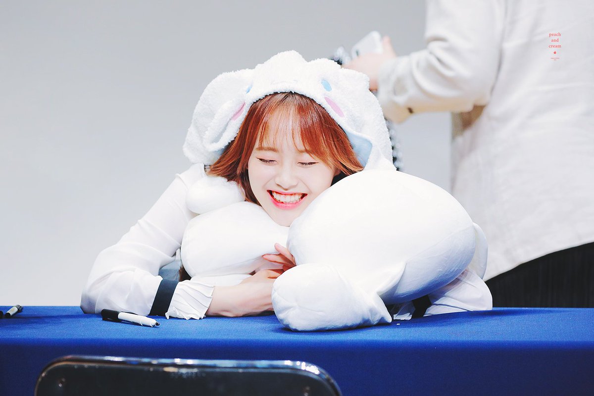 peachcream_chuu tweet picture