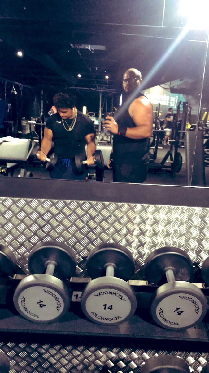 Daskii3's tweet photo. La prochaine saison de foot us ๐ซ๐ท๐ sโannonce fort en hit ๐ฆโณ๐ฅ #americanfootball #Dline #DLineSavages https://t.co/1HC715ktHi