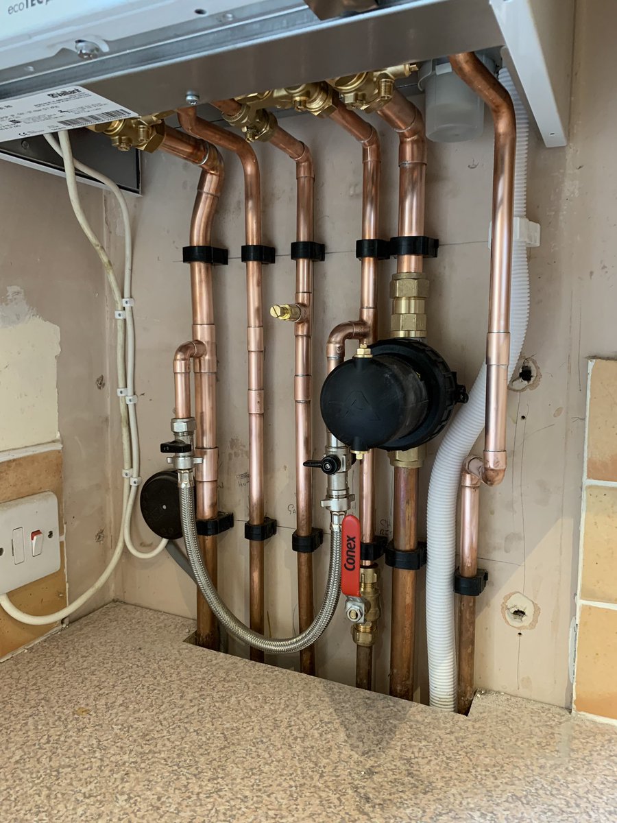 ADEY_Pro's tweet photo. Incoming MagnaClean Atom install from @Rdmills88 ๐ฎ๐
#DidYouKnow that the MagnaClean Atom can be switched to bypass mode whilst being serviced, so there's no need to turn off the heating system!
#TeamADEY #MagnaCleanAtom https://t.co/jDZgSwRmML