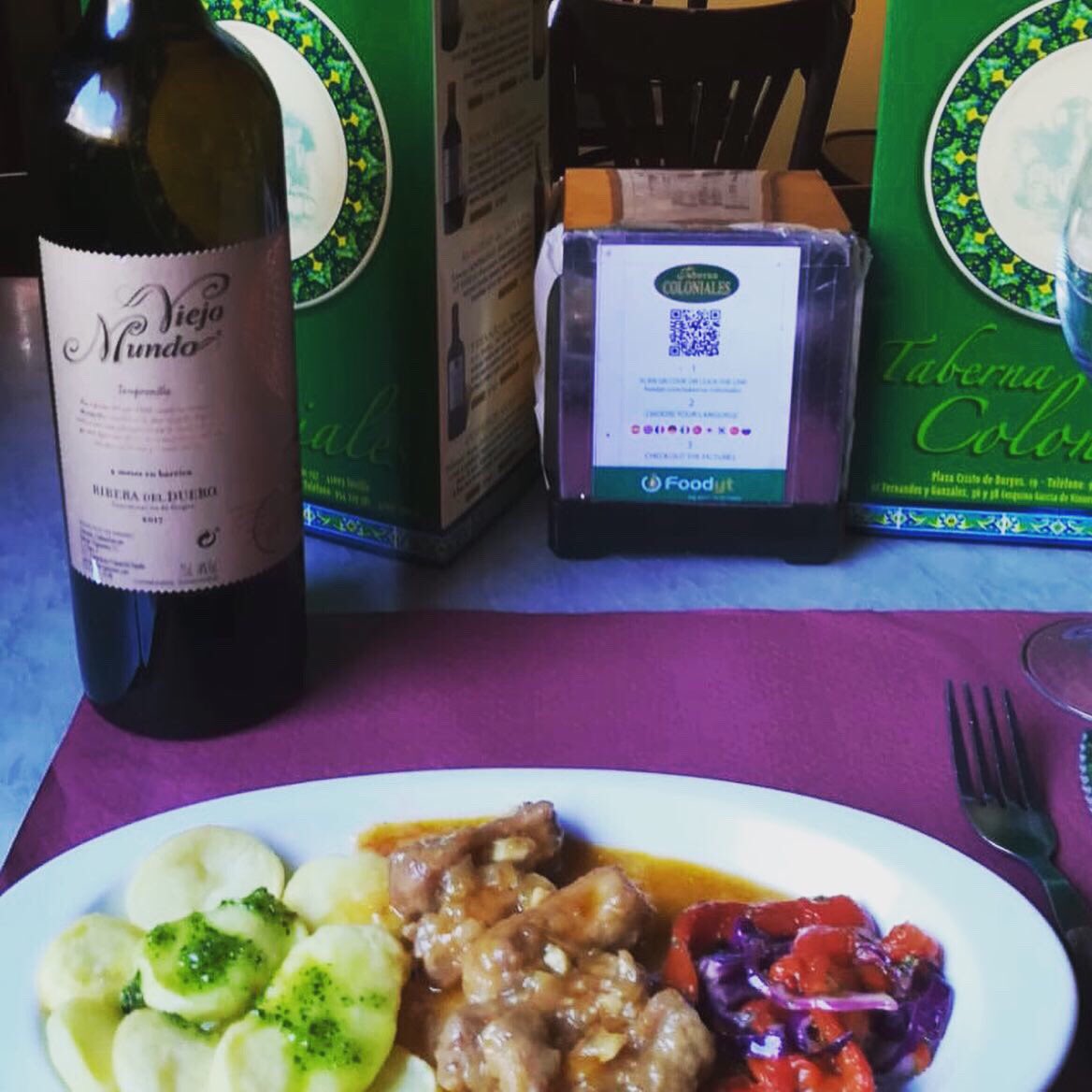 tabernacolonial's tweet photo. Las temperaturas vuelven a subir🌞 y hoy miércoles os recomendamos un plato muy original nuestro Lagartito Ibérico en salsa de #cerveza 🍺 y nueces👏🏼👏🏼
•
•
#enamoradodecoloniales #jimios #catedraldesevilla #sevilla #foodies #tapassevilla #tapas https://t.co/BaCjRXjFNF