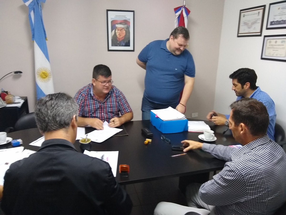 SanchezManuelFR's tweet photo. #Hoy en la Comisión de #ObrasPúblicas del #HCDPosadas tratamos diversos expedientes obteniendo 15 dictámenes, llevando respuestas concretas a proyectos del Cuerpo Deliberativo y a los planteos de los vecinos de #Posadas. Trabajamos con compromiso y generando consensos... https://t.co/b5njhDsWVO