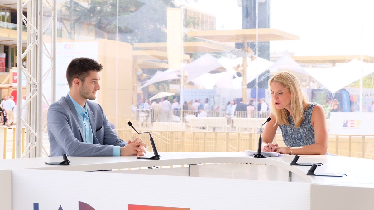 .@Simon_cnje, Président de la <a href="/cnje/">Junior-Entreprises</a>, présente le Mouvement des #JuniorEntreprises en répondant aux questions de #LaREF19 🎥

#WeAreJE #50ansJE