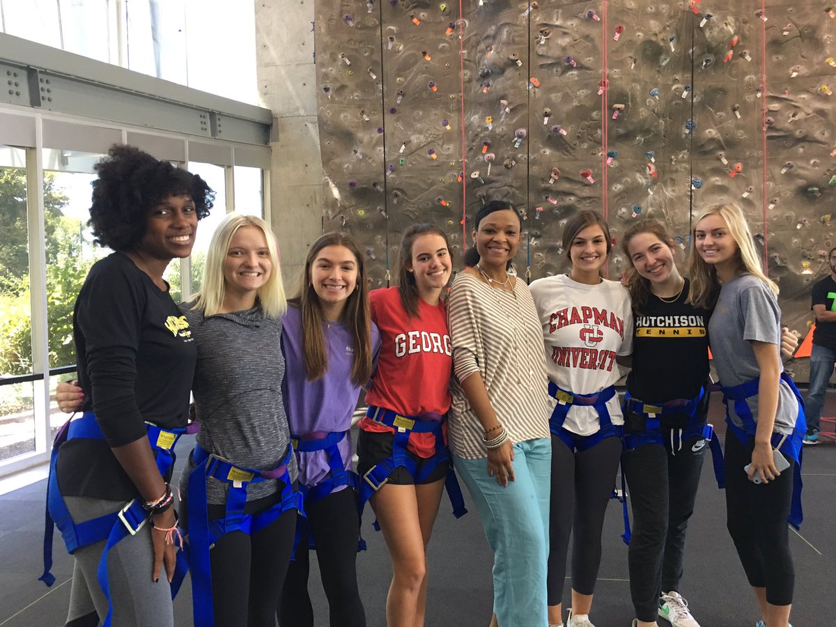 h_serves's tweet photo. I’m so excited to spend the day at Bridges with Hutchison’s Wilson Society leaders. This level of girl power is truly inspiring! @HutchisonSchool @BRIDGESUSA #HutchisonSTRONG #allinthistogether https://t.co/01KxljQMPE
