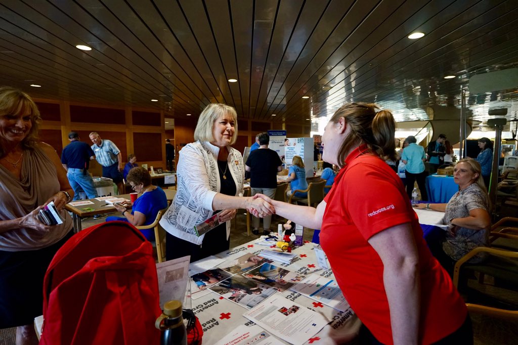 FirstLadyTeresa's tweet photo. Happy to help kick off this year’s MO State Employees Charitable Campaign with @MissouriOA! For the past 18 years, employees have donated over a million dollars for more than 1,000 charities through payroll deductions and one-time gifts. #MissouriProud #HelpingOthersRiseAbove https://t.co/pZPe8Xig4L