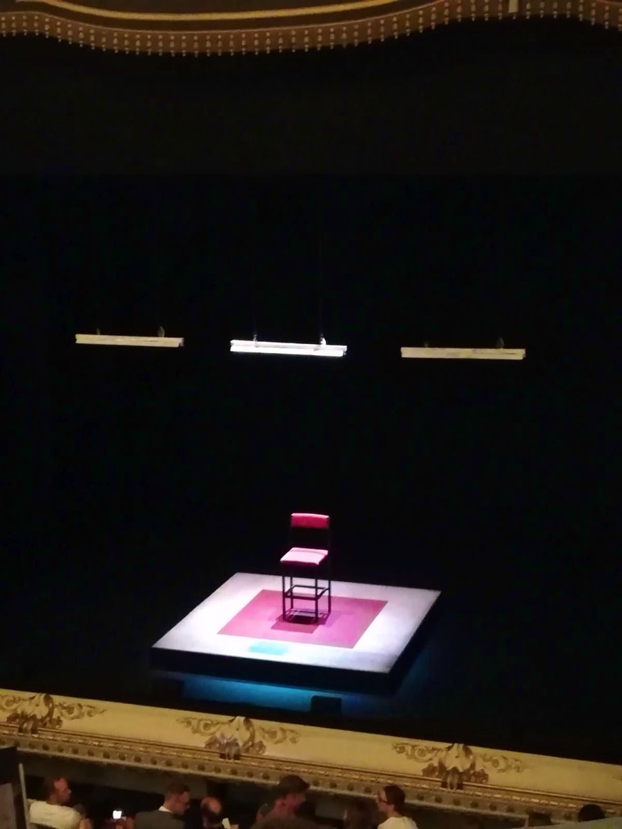 It’s showtime 👏 #FleabagWestEnd