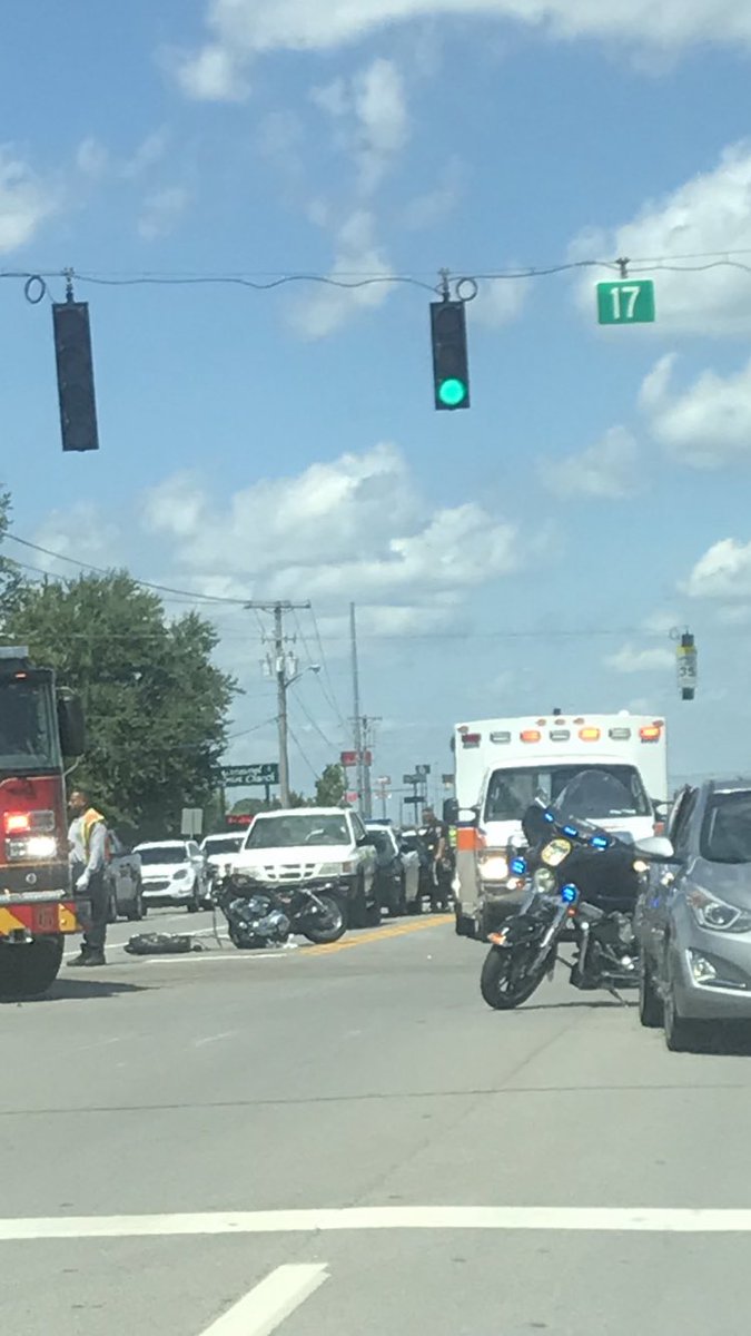MrsSiniwerx's tweet photo. @ErnieTsBarber @joeimel Motorcycle involved cut in half https://t.co/Q68vE7lpEo