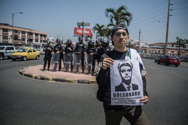 CDHGYE's tweet photo. #ActionForAmazonia
#GuayaquilPorLaAmazonia
Leer texto completo de Manifiesto por la Emergencia Amazónica de Brasil producido por el Movimiento Extinction Rebellion Ecuador junto a organizaciones sociales, entre ellas el @CDHGYE
https://t.co/YwpeaexEU7 https://t.co/hAEuribROq