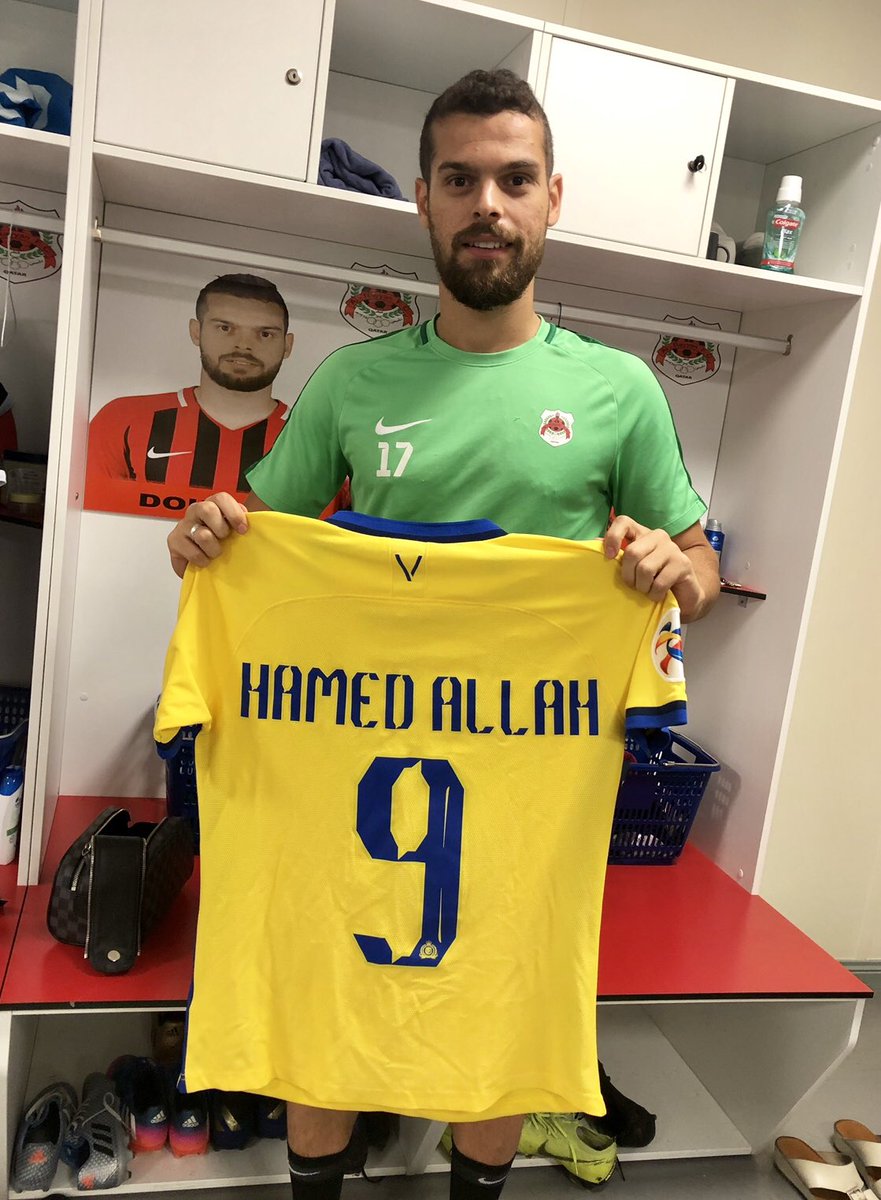 Dokalilibya22's tweet photo. هديه اعتز فيها من اخ وصديق عزيز على قلبي نجم نادي النصر السعودي ( عبد الرزاق حمد الله ) شكرًا لك على هدا القميص يا غالي ❤️☀️💛@AbderrazzakHam3 https://t.co/k1jLFkA1yE
