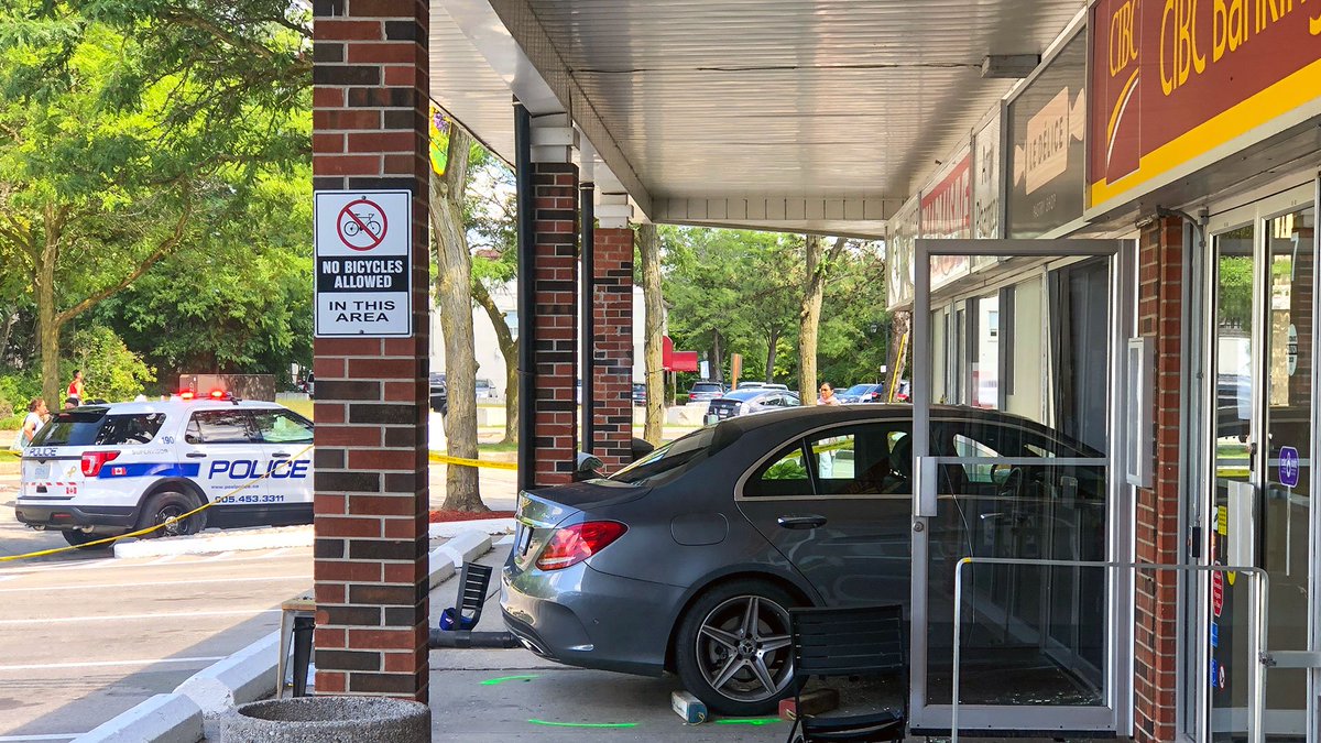 CTVToronto's tweet photo. Man in life-threatening condition after car smashes into Mississauga pastry shop https://t.co/jm5UR9woe8 https://t.co/5RYsJs9leR
