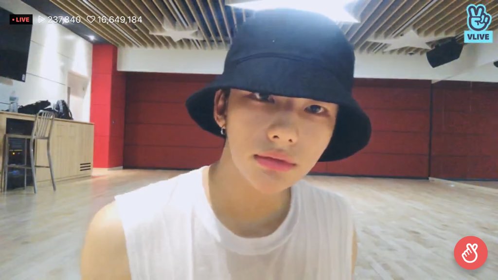 RYUUOFICIAL's tweet photo. Hilo de Transmisión de V Live
📸 [190828]

Fotos de la emisión https://t.co/IcIX131knC