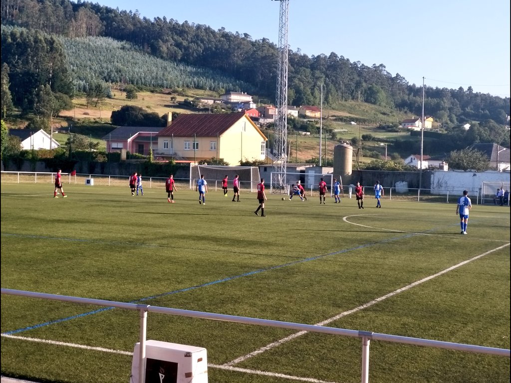 EvaMFerrol's tweet photo. Aunque tarde por motivos laborales, conseguí llegar al final del primer partido amistoso de la temporada del Portuarios contra el Neda. Buenas sensaciones en este estreno. Enhorabuena!! #VamosPortu #Ferrol #DeporteBase #Cadetes https://t.co/hUimhPJmvv